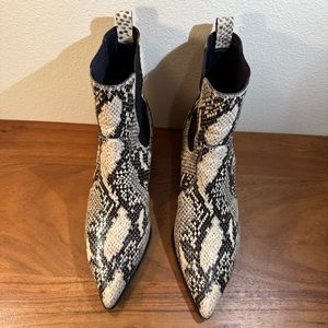 PAIGE Willa Pull-On Heeled Bootie in Roccia Snake Skin Print Size 10 EUC